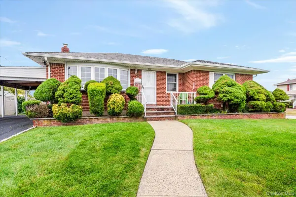 111 Michael Place, Bethpage, NY 11714