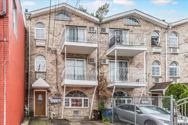 94-86 218th Street, Queens Village, NY 11428