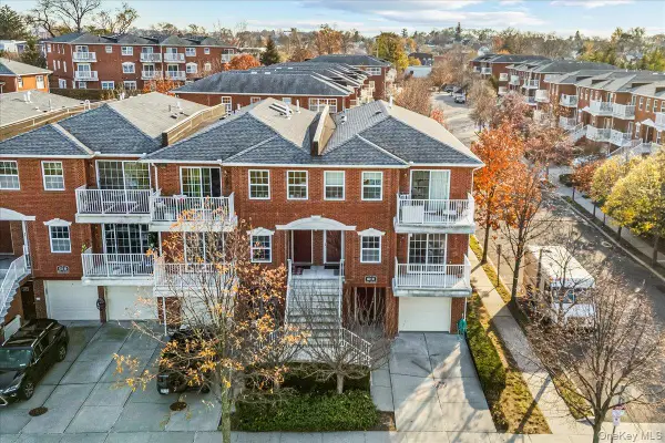 122-16 Powells Cove Boulevard #123, College Point, NY 11356