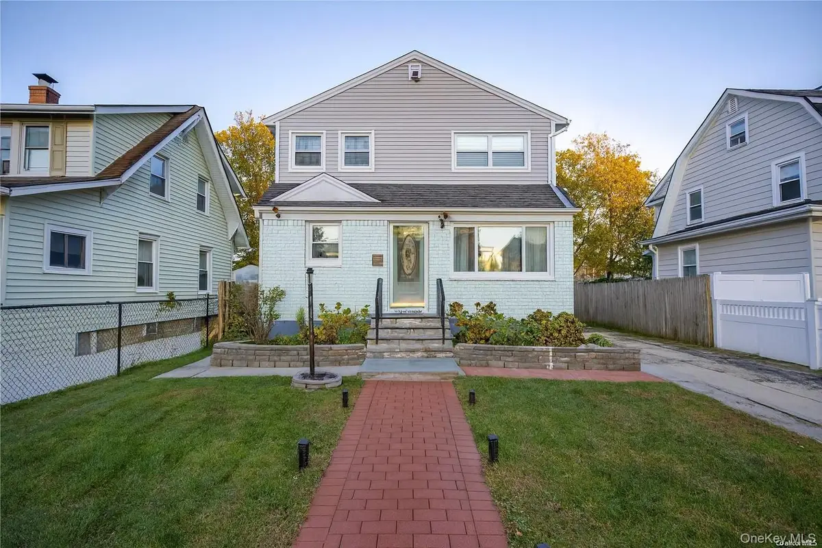 32 Stowe Place, Hempstead, NY 11550 - Image #1