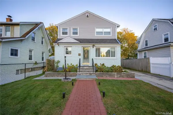 32 Stowe Place, Hempstead, NY 11550