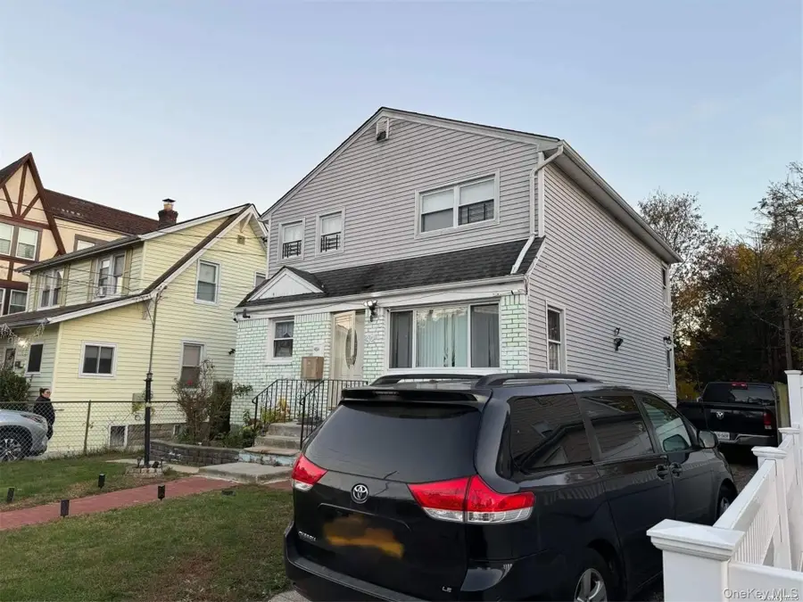 32 Stowe Place, Hempstead, NY 11550 - Image #2