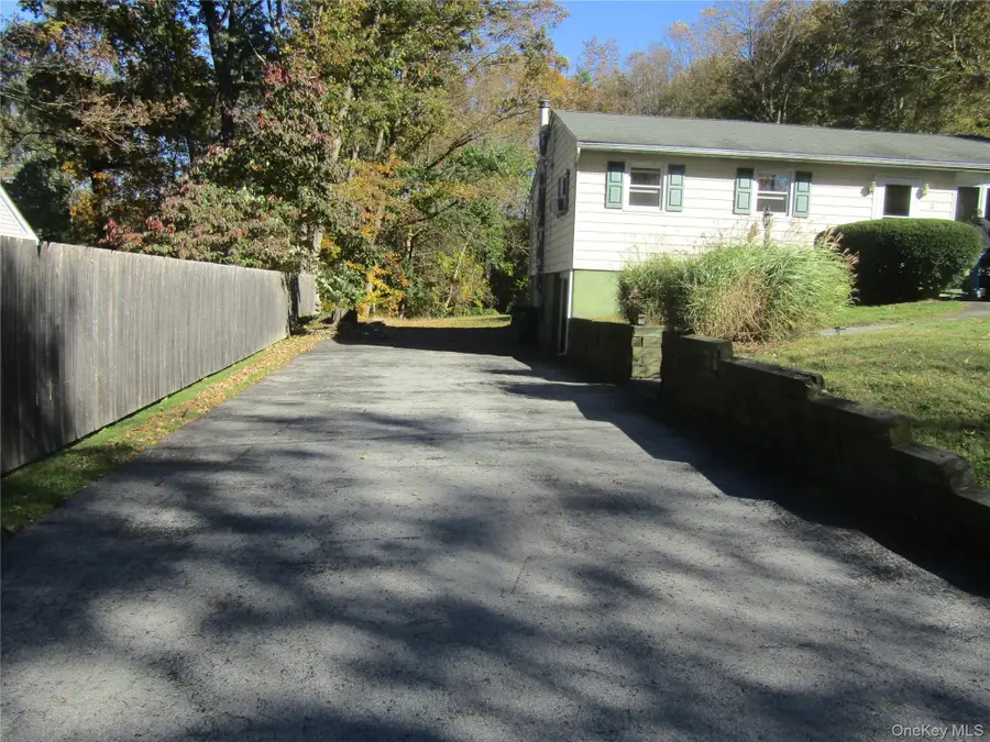 3 Marshall Drive, Poughkeepsie, NY 12601 - Image #2