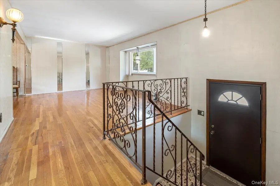 330 Key Place, Jericho, NY 11753 - Image #3