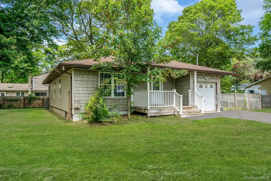 193 Shinnecock Avenue, Mastic, NY 11950 - Image #2