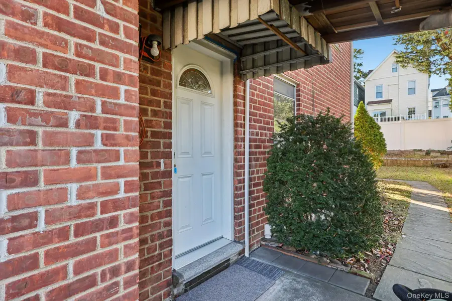 35 Sterling Avenue, Yonkers, NY 10704 - Image #3