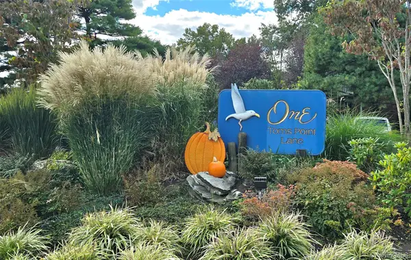 1 Toms Point Lane #Bldg.2, Apt.4A, Port Washington, NY 11050