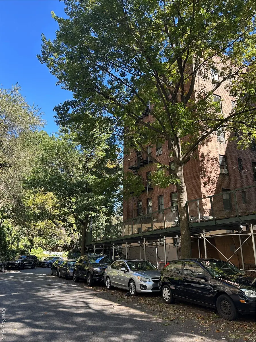 295 Bennett Avenue #4B, New York, NY 10040 - Image #2