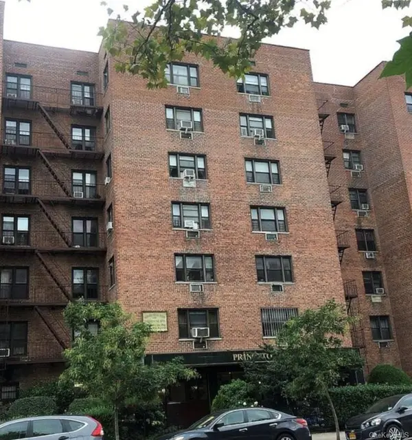 55-30 99th St #3F, Corona, NY 11368