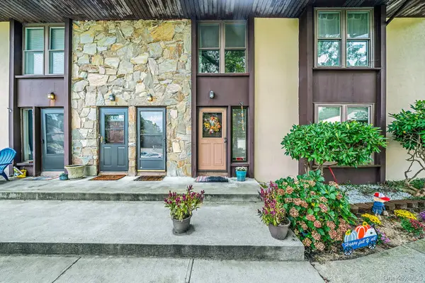 11 Poplar Court #B20, Selden, NY 11784