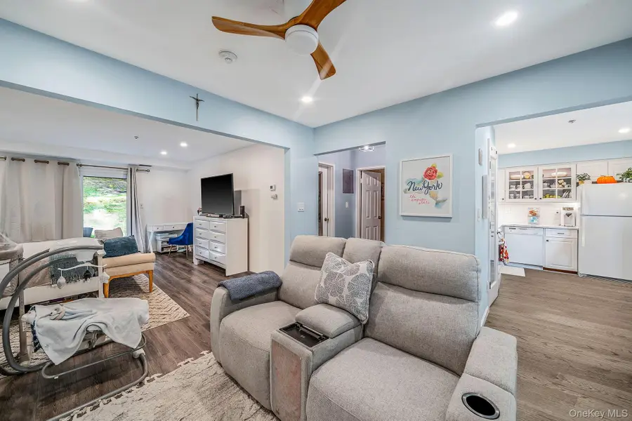 11 Poplar Court #B20, Selden, NY 11784 - Image #3