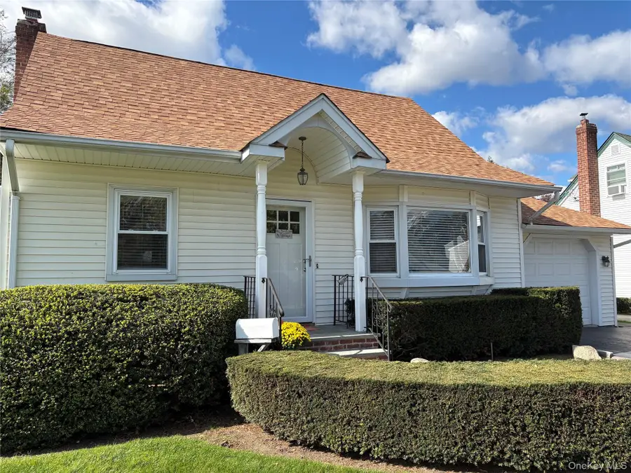 146 Cottage Boulevard, Hicksville, NY 11801 - Image #2