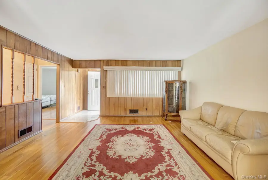 58 Lehigh Lane, Hicksville, NY 11801 - Image #2