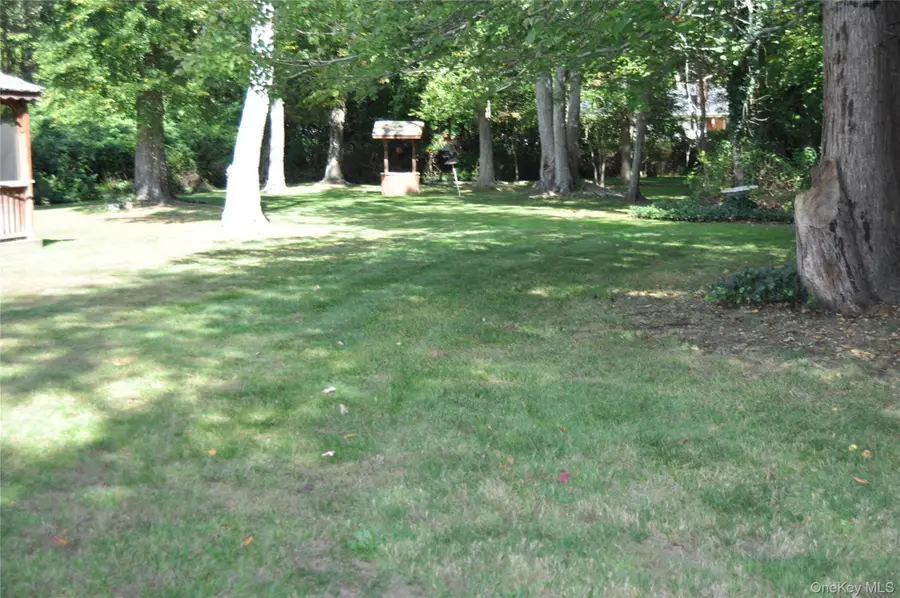 29 Woodlawn Avenue, Oakdale, NY 11769 - Image #2