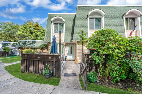 862 Birchwood Road, Medford, NY 11763