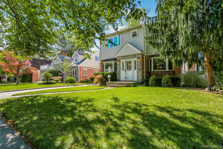 55 Maple Drive, New Hyde Park, NY 11040 - Image #2