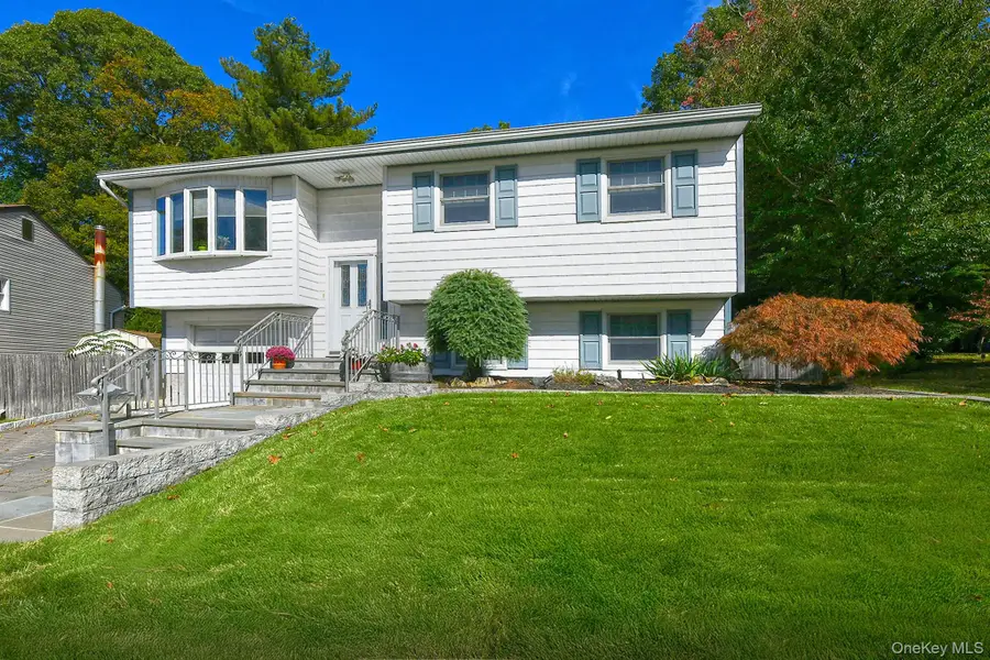 7 Cardiff Court, Huntington Station, NY 11746 - Image #3