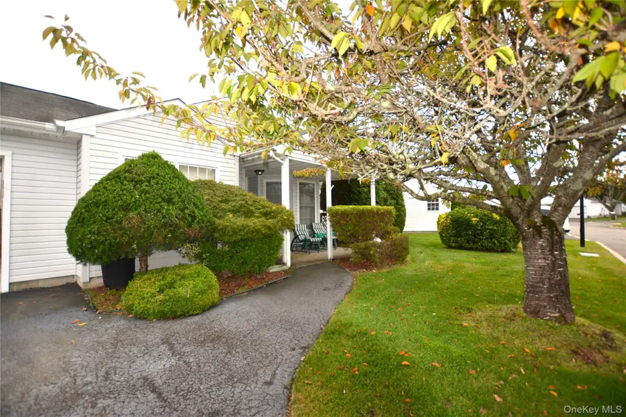 1 Willow Court, Manorville, NY 11949 - Image #3