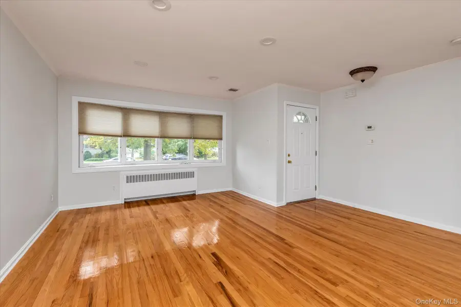 2072 Brighton Way, Merrick, NY 11566 - Image #3