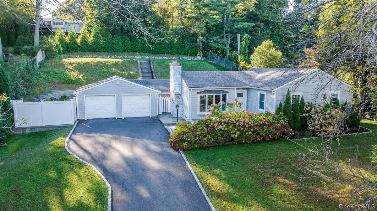 17 Dumbarton Drive, Huntington, NY 11743 - Image #1