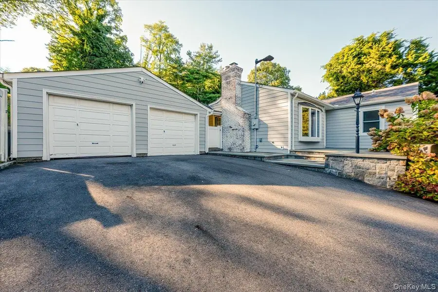 17 Dumbarton Drive, Huntington, NY 11743 - Image #2