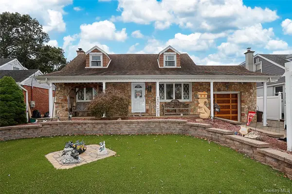 993 Ferngate Drive, Franklin Square, NY 11010