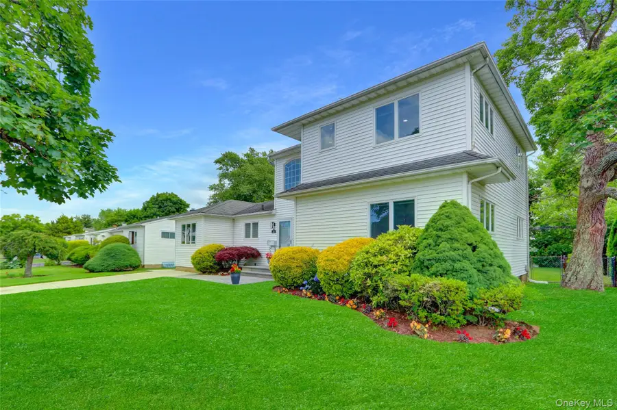 23 Lillian Lane, Plainview, NY 11803 - Image #2