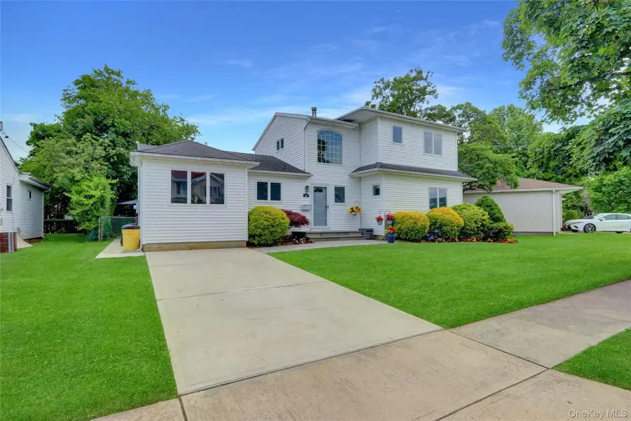 23 Lillian Lane, Plainview, NY 11803 - Image #3