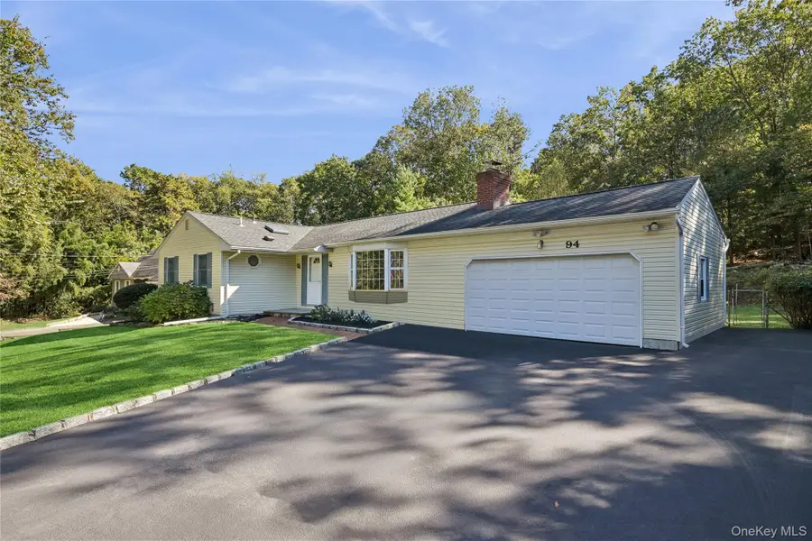 94 Mobrey Lane, Smithtown, NY 11787 - Image #3