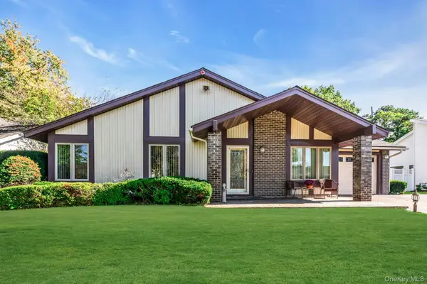 36 Summerwood Road, Holbrook, NY 11741