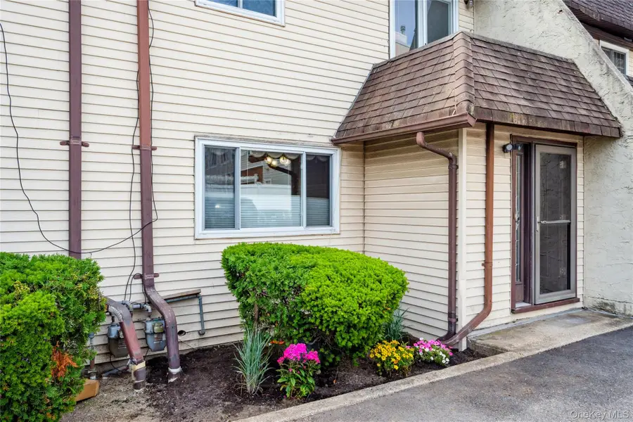 88 E Valley Stream Boulevard #7, Valley Stream, NY 11580 - Image #2