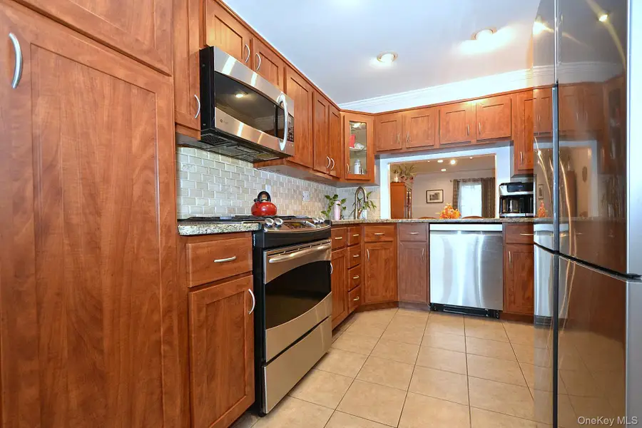 91 Broadlawn Drive, Central Islip, NY 11722 - Image #3