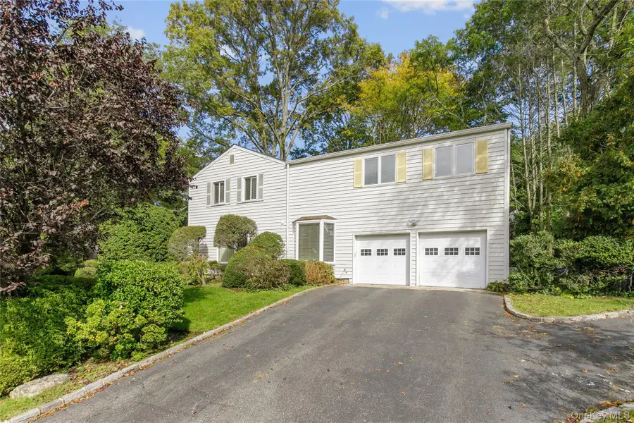 7 Robbins Lane, Great Neck, NY 11020 - Image #2