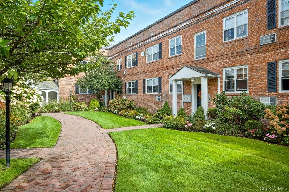 51 Lincoln Avenue #D21, Rockville Centre, NY 11570 - Image #1