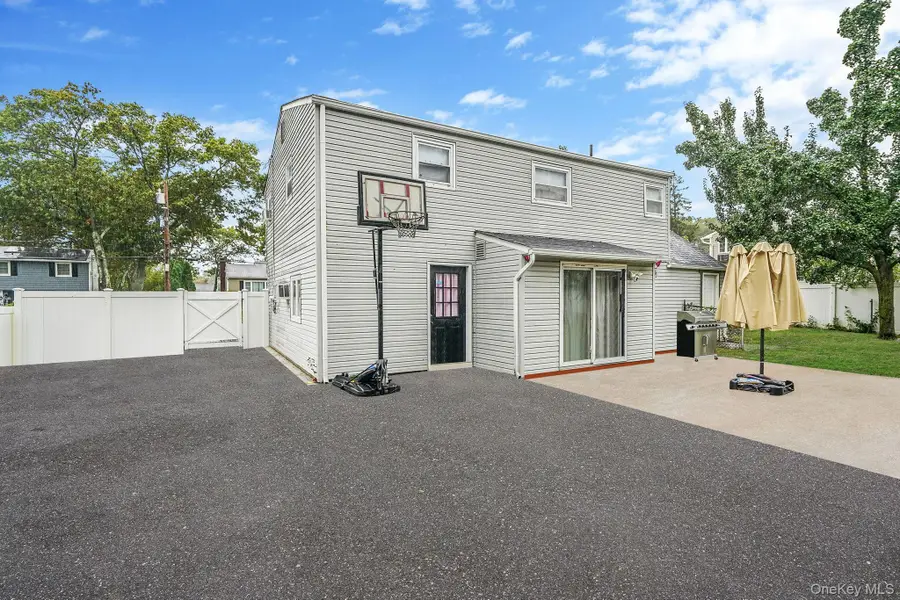 23 Holiday Park Drive, Centereach, NY 11720 - Image #3