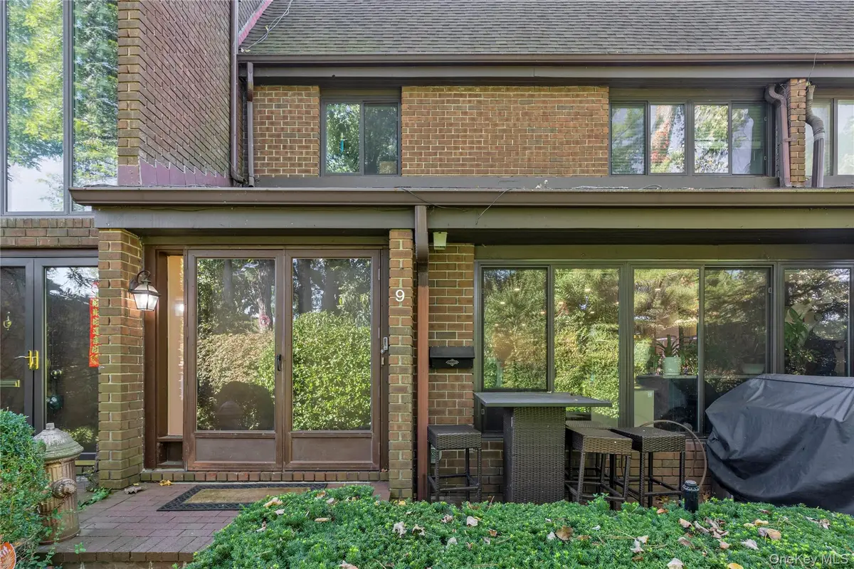 9 Squirrel Hill #231, Roslyn, NY 11576 - Image #1