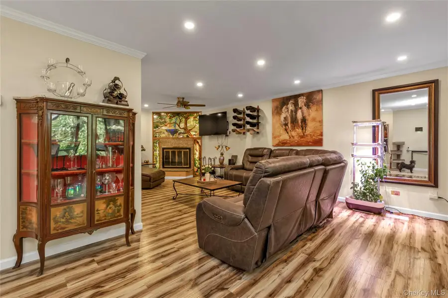 9 Squirrel Hill #231, Roslyn, NY 11576 - Image #3
