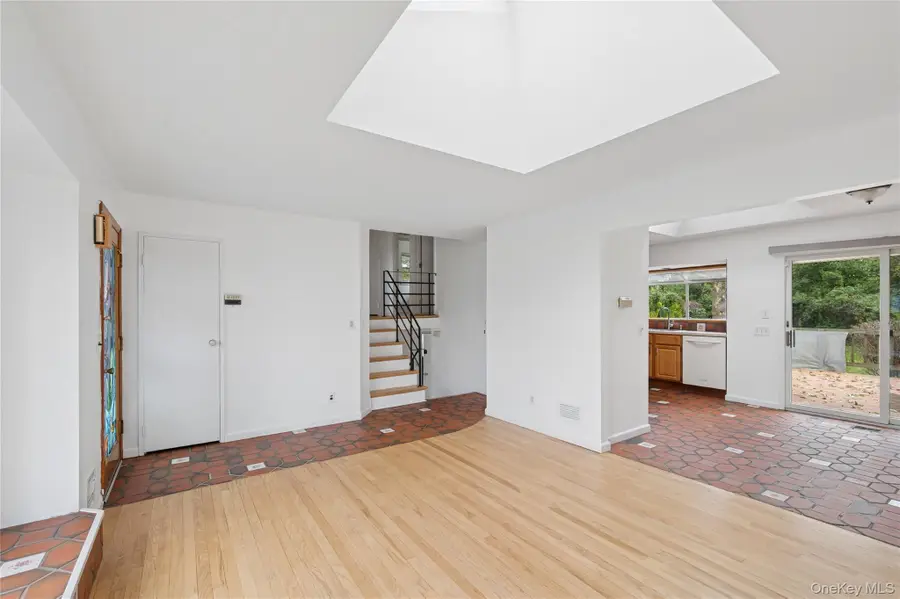 11 Montrose Drive, Commack, NY 11725 - Image #3