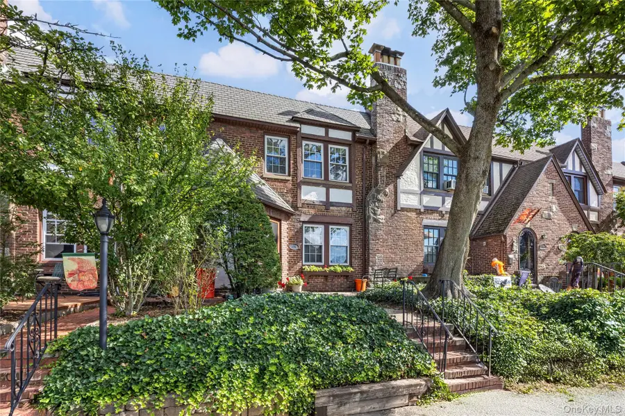 338 Bauer Place, Mineola, NY 11501 - Image #2