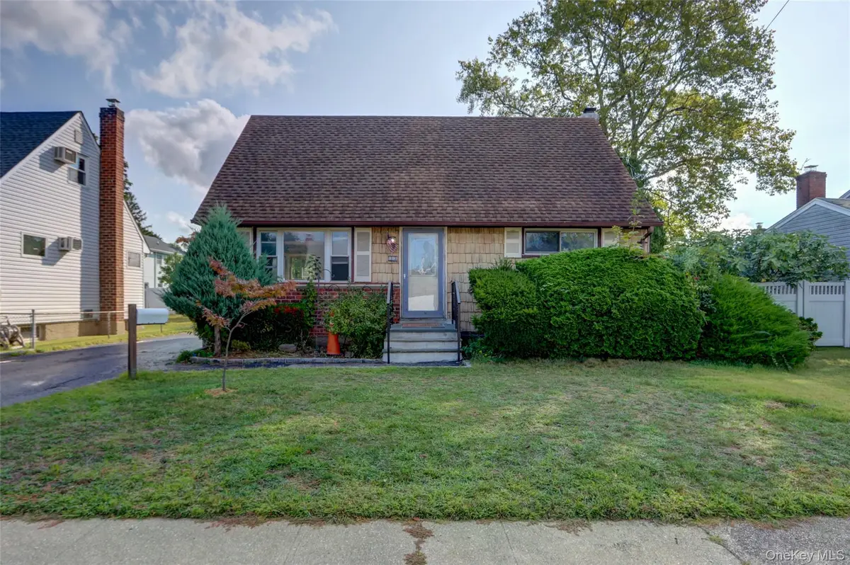 33 Oak Street, Hicksville, NY 11801 - Image #1