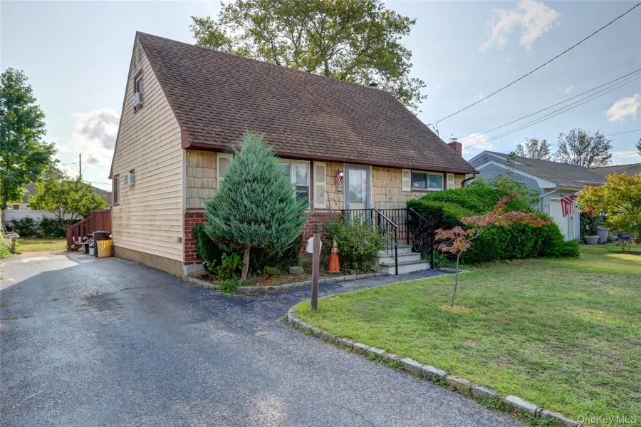 33 Oak Street, Hicksville, NY 11801 - Image #2