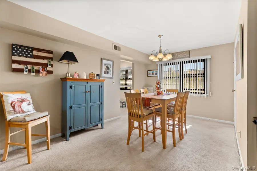 441 Mariners Way, Copiague, NY 11726 - Image #3