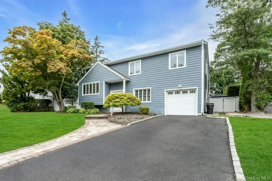 8 Lois Lane, Old Bethpage, NY 11804 - Image #3