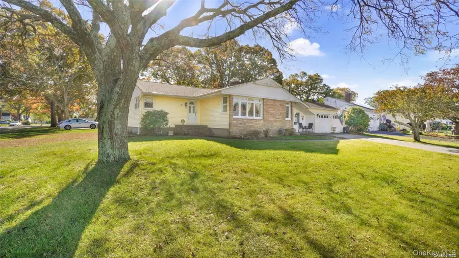 11 Norman Drive, Centereach, NY 11720 - Image #3