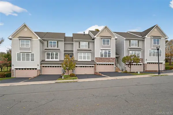 1404 Hawthorn Way, New Windsor, NY 12553