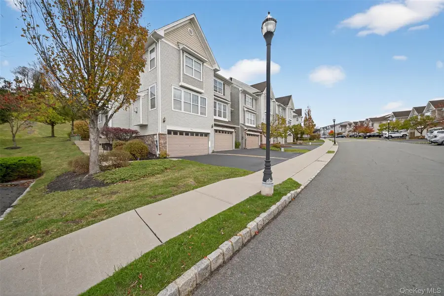 1404 Hawthorn Way, New Windsor, NY 12553 - Image #2