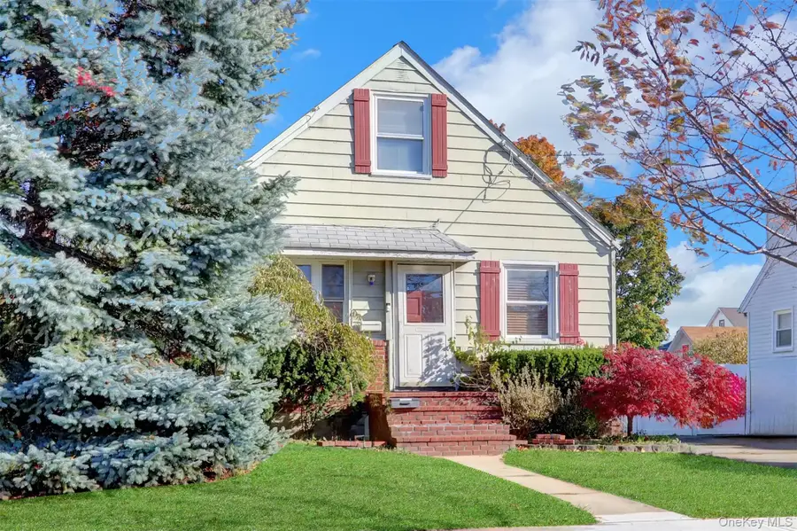 11 Wood Street, Lynbrook, NY 11563 - Image #2