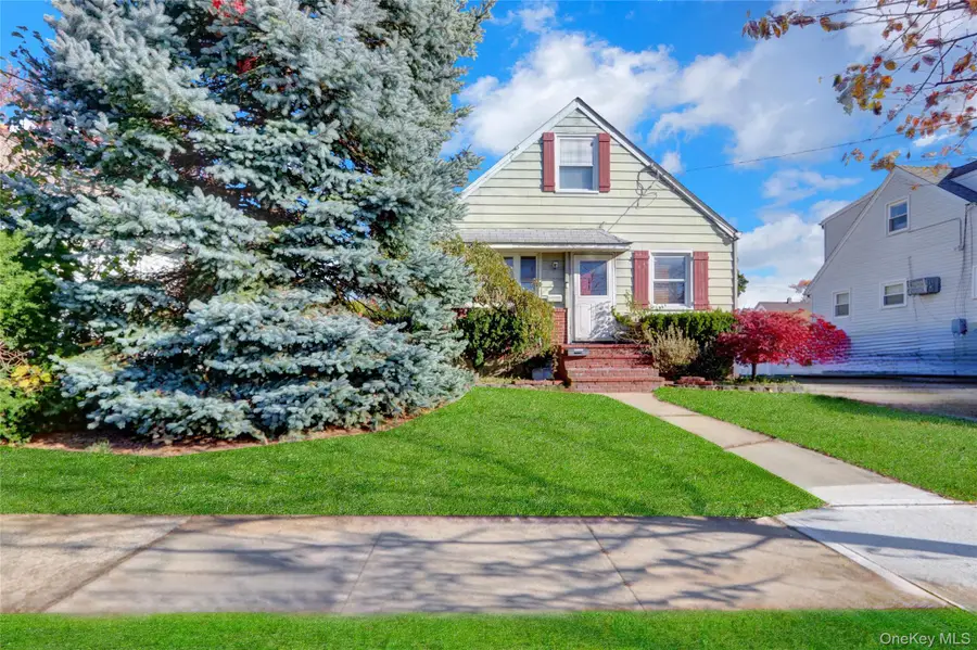 11 Wood Street, Lynbrook, NY 11563 - Image #3