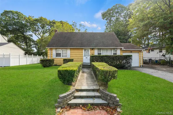 32 Phelps Lane, North Babylon, NY 11703