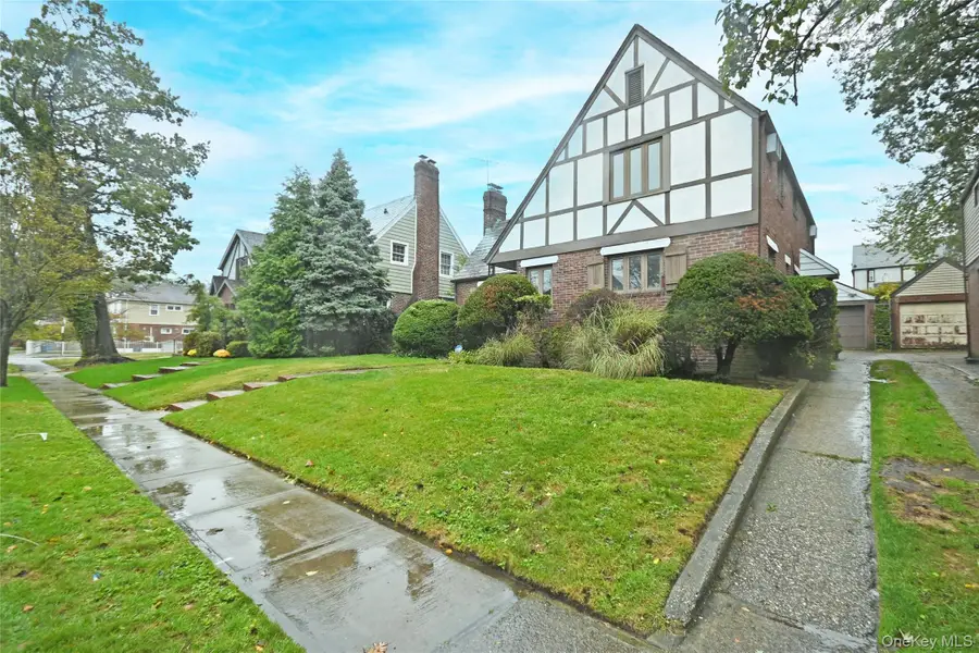 112-13 178th Street, Addisleigh Park, NY 11433 - Image #2